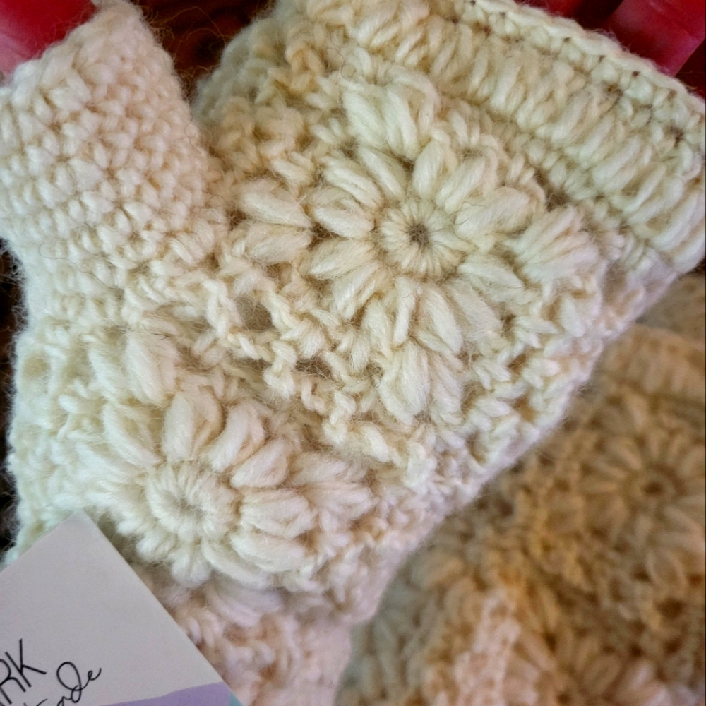 ARK 100%Wool ladies headband and gloves, off white, soft handmade